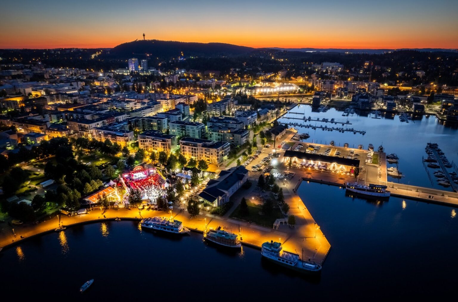 ilma kuva Kuopion satamasta pimeäm aikaan